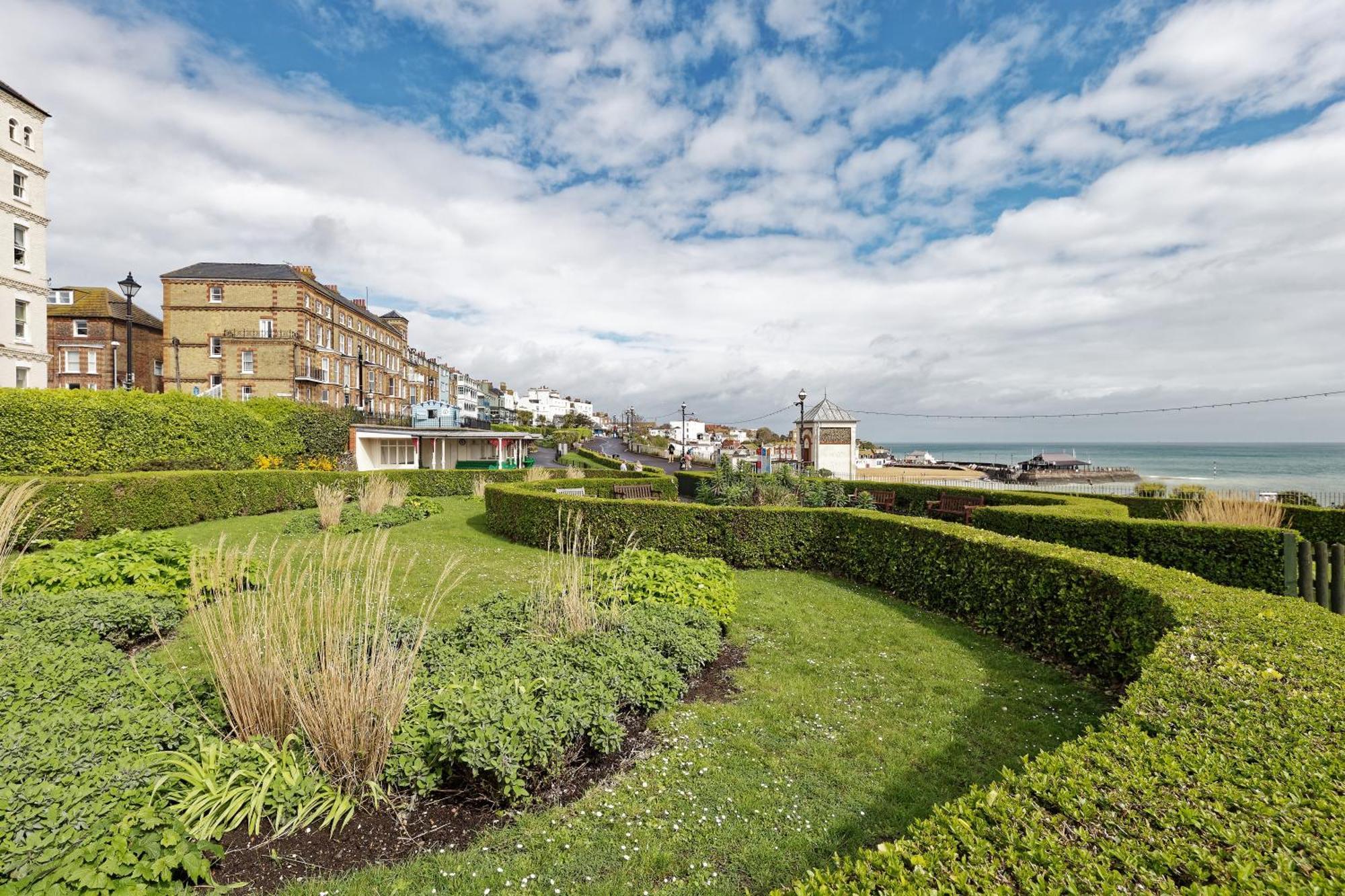 Viking Bay View 3 Bed Apartment Broadstairs Exterior photo