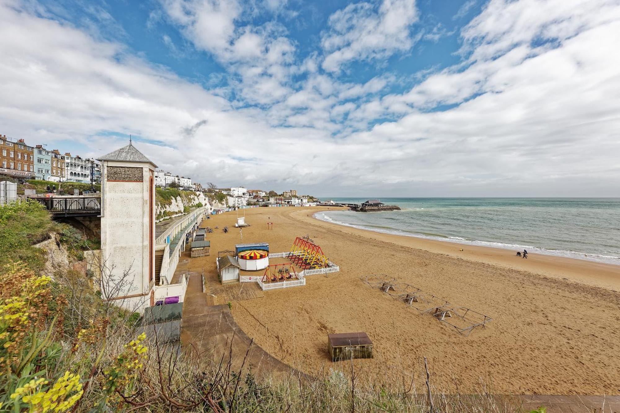 Viking Bay View 3 Bed Apartment Broadstairs Exterior photo